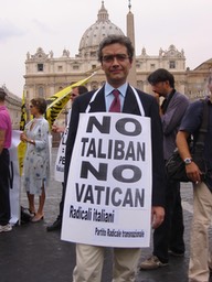 2003 07 31 * Roma, Vaticano * Manifestazione contro la pedofilia clericale